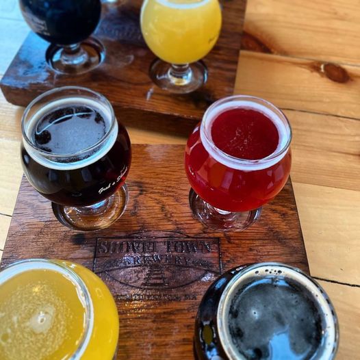 It’s the perfect Sunday to sit back and enjoy your flight 🍻 Which of our brews w
