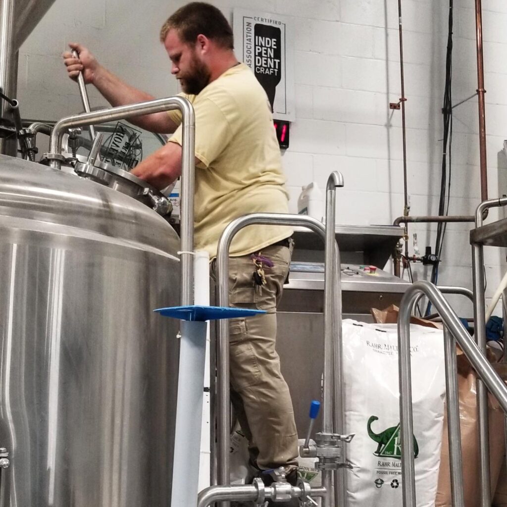 This is how we brew it 🎶🍻 Will was busy in the Brewhouse today — on a fresh batc