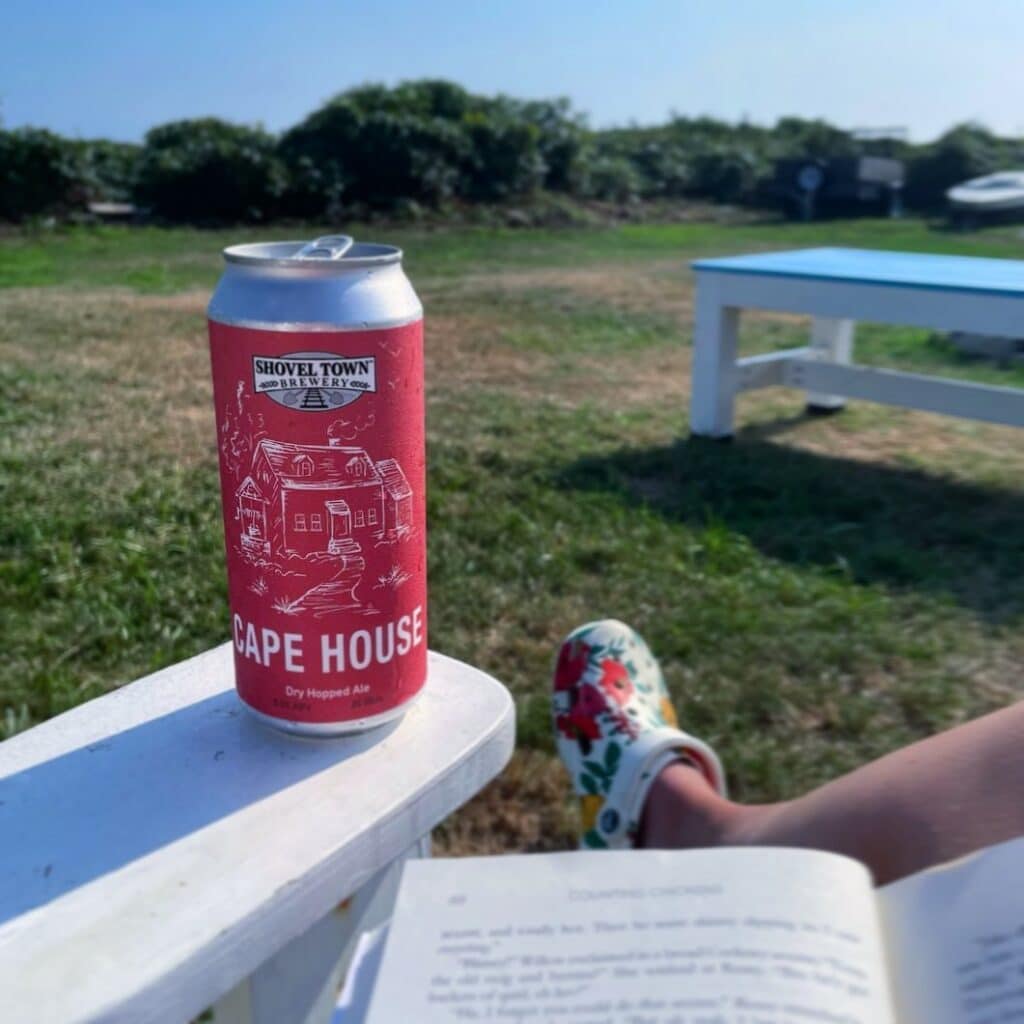 Soaking up the last days of Summer with Shovel Town brews? 🍻😎 TAG us with @shove
