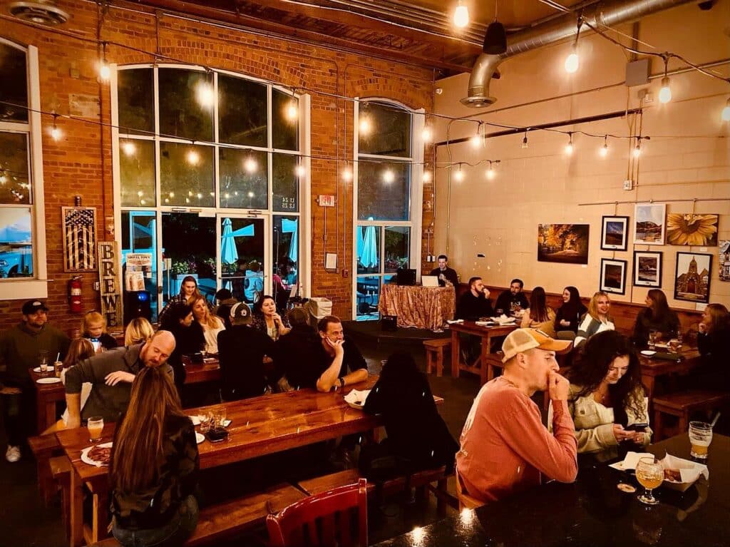Time for Team Trivia in the STB Taproom ⏰🧠 Bring your favorite brainiacs for a b