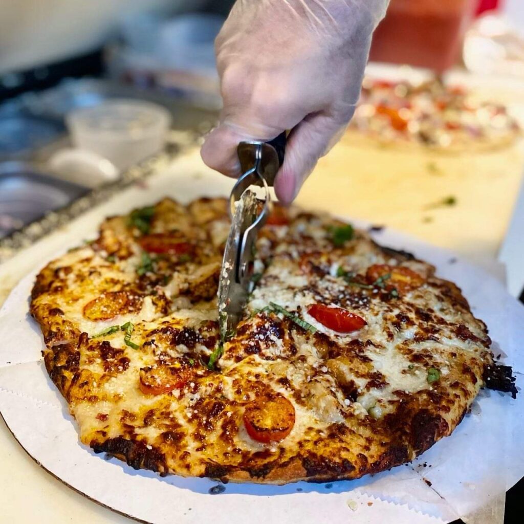 Any way you slice it 😜🍕 our Bianca Chicken Flatbread is delish! What’s your go-t