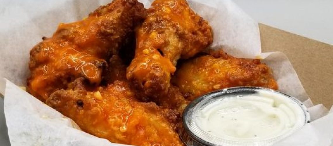 The perfect recipe for your Sunday — our NEW Garlic Buffalo Wings paired with yo