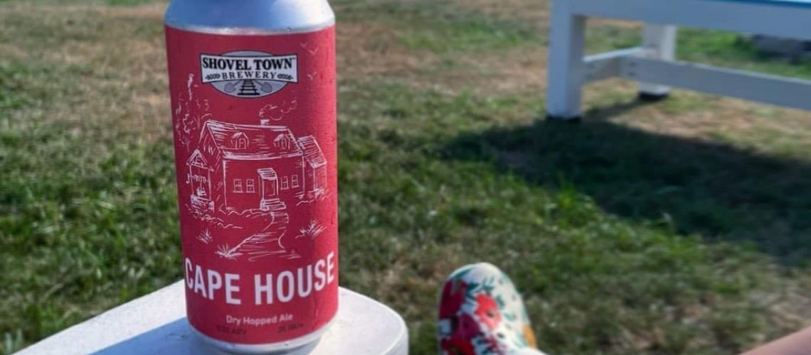 Soaking up the last days of Summer with Shovel Town brews? 🍻😎 TAG us with @shove