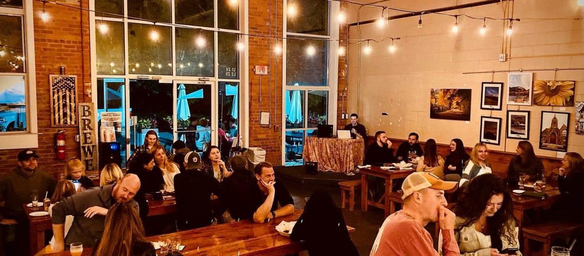 Time for Team Trivia in the STB Taproom ⏰🧠 Bring your favorite brainiacs for a b