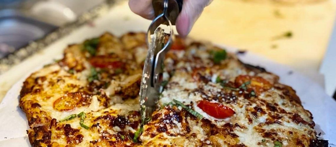 Any way you slice it 😜🍕 our Bianca Chicken Flatbread is delish! What’s your go-t